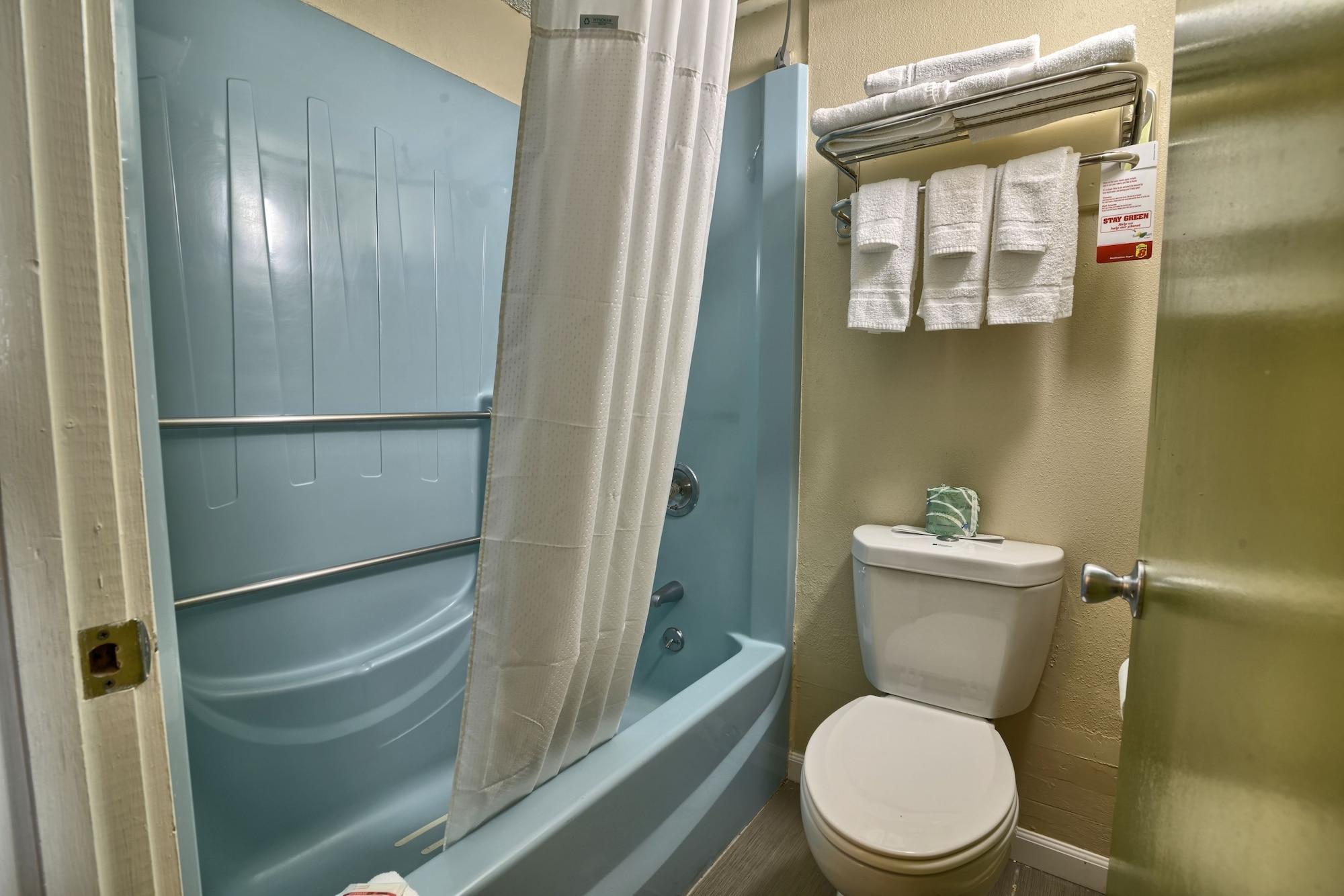 Hotel Super 8 By Wyndham Bangor Extérieur photo