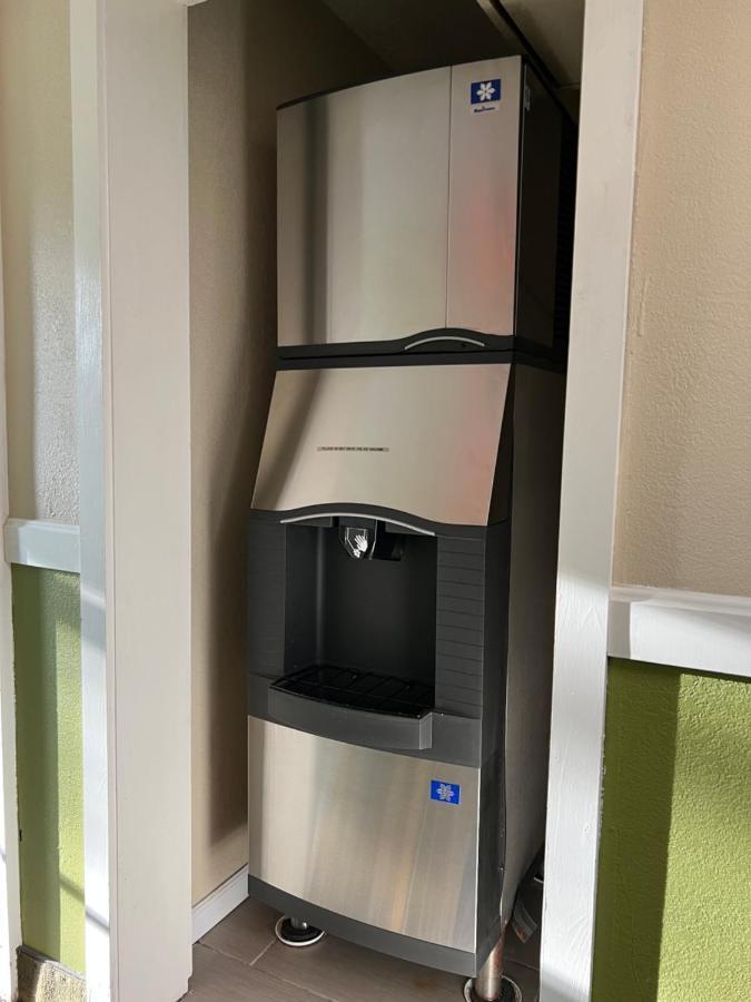 Hotel Super 8 By Wyndham Bangor Extérieur photo