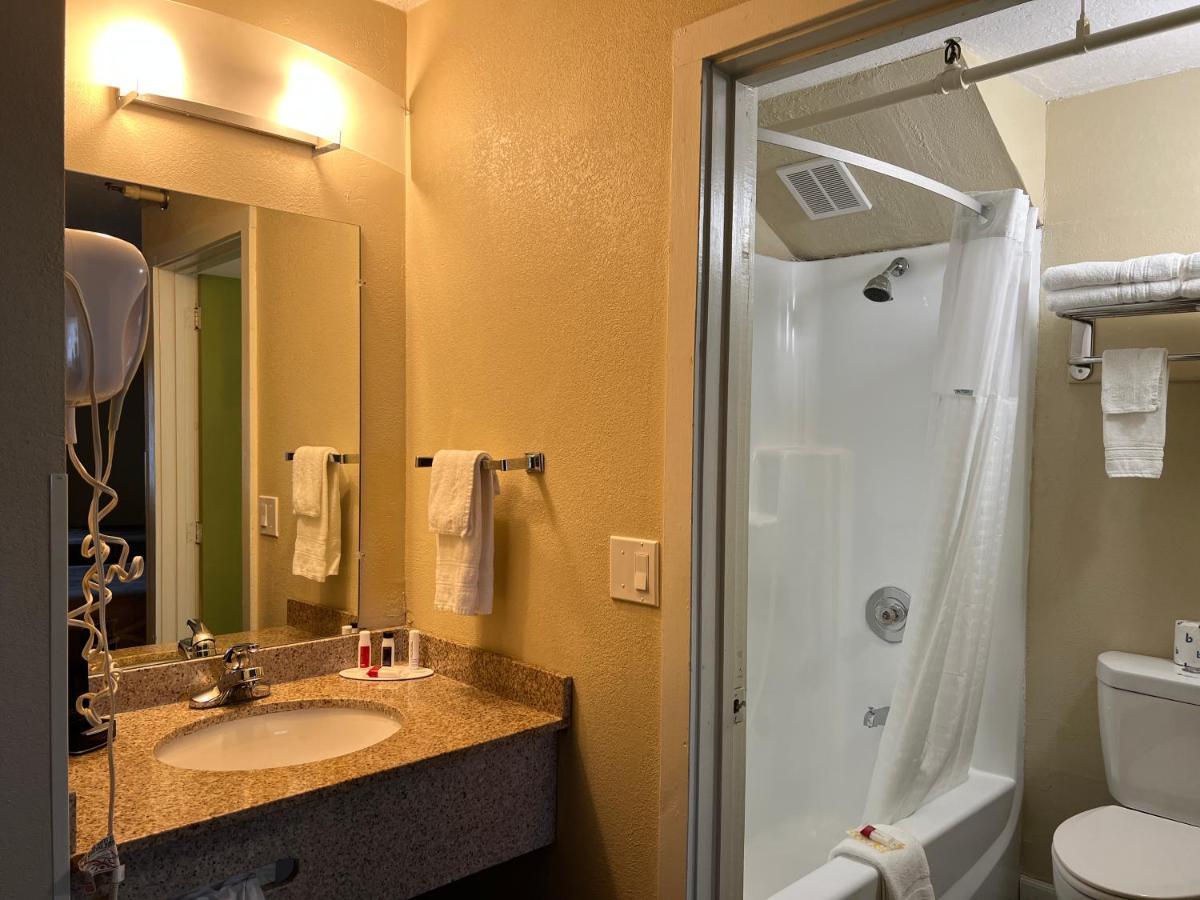 Hotel Super 8 By Wyndham Bangor Extérieur photo