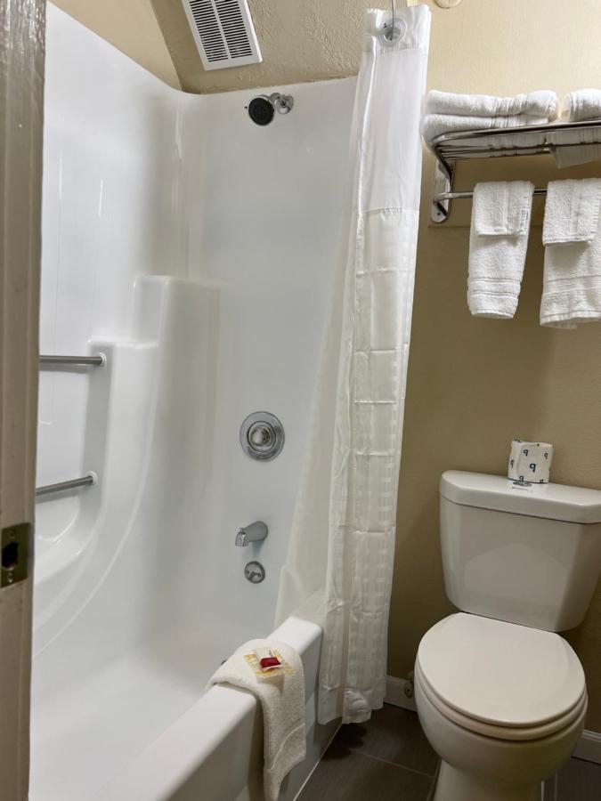 Hotel Super 8 By Wyndham Bangor Extérieur photo