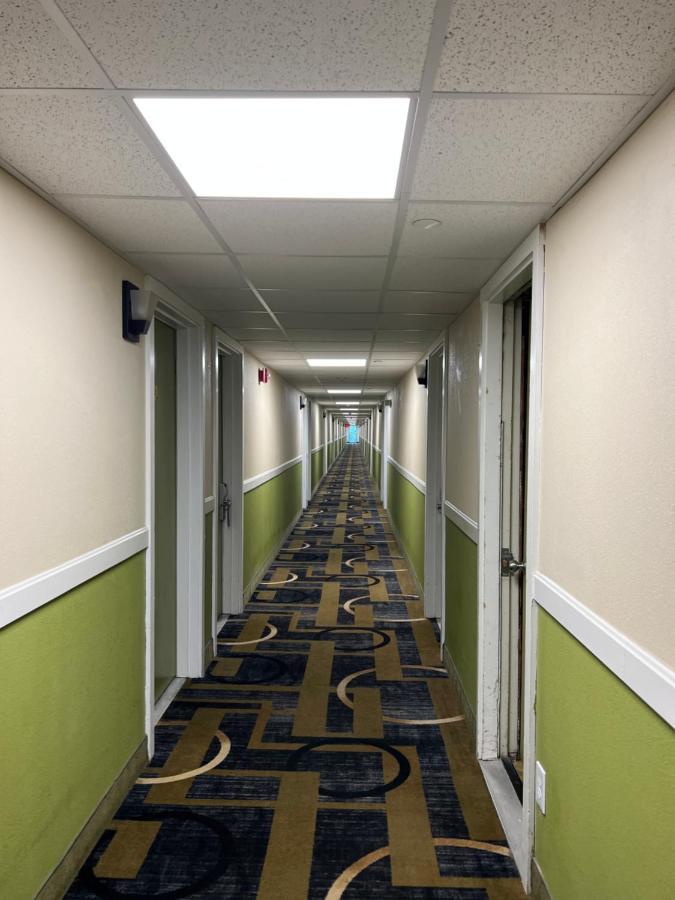 Hotel Super 8 By Wyndham Bangor Extérieur photo